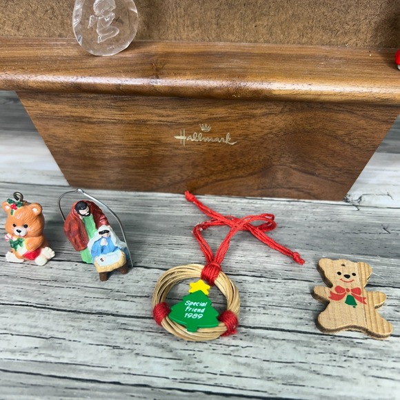 Vintage 1988 Hallmark Shadow Box Memory Tree Wooden‎ Keepsake Ornament Display